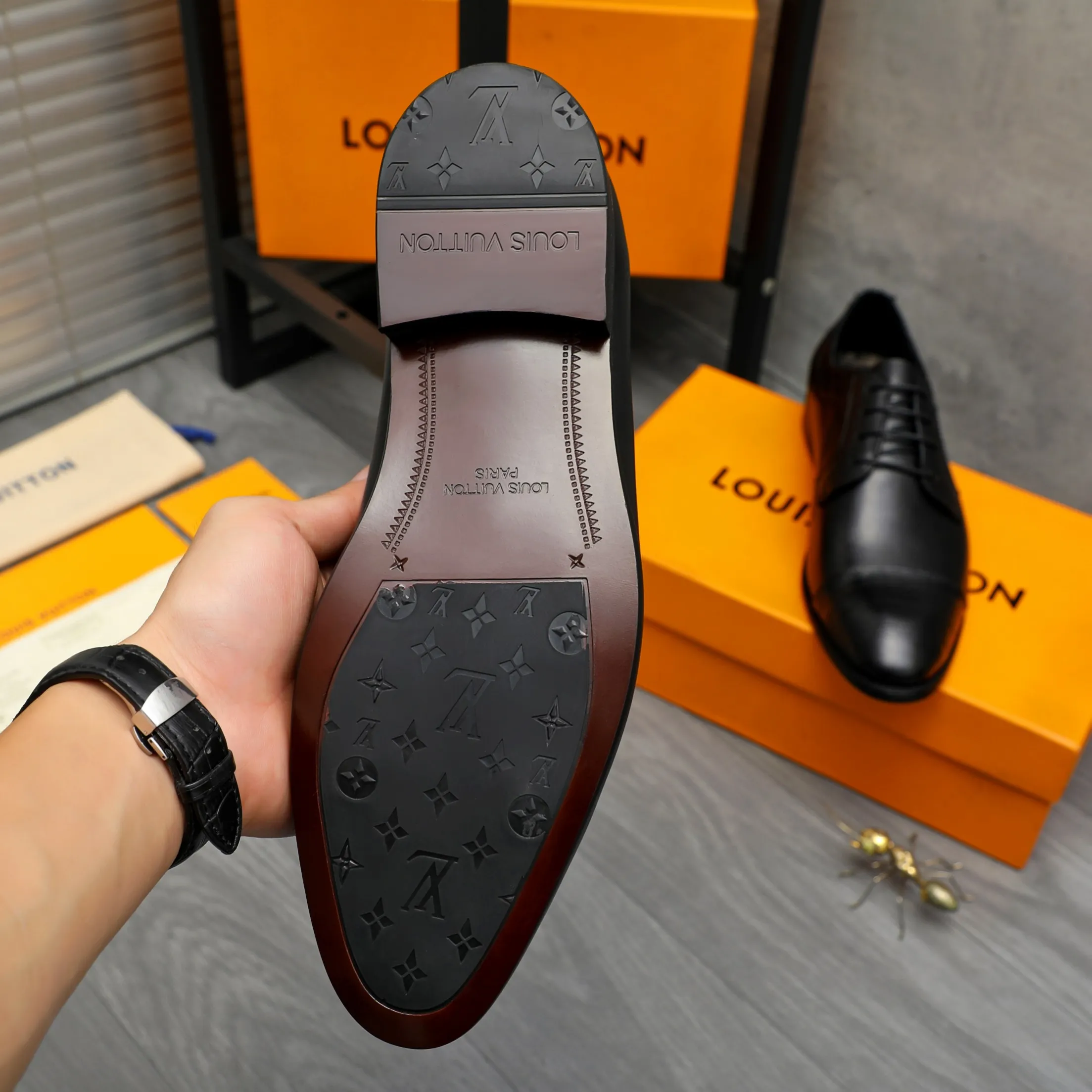 Men's shoes 💰p460 Product trademark: LV (Louis Vuitton) business lace-up leather shoes True size: 39-44 Product material: Selected high-quality cowhide stitched with stone pattern cowhide upper, cowhide lining, original rubber outsole